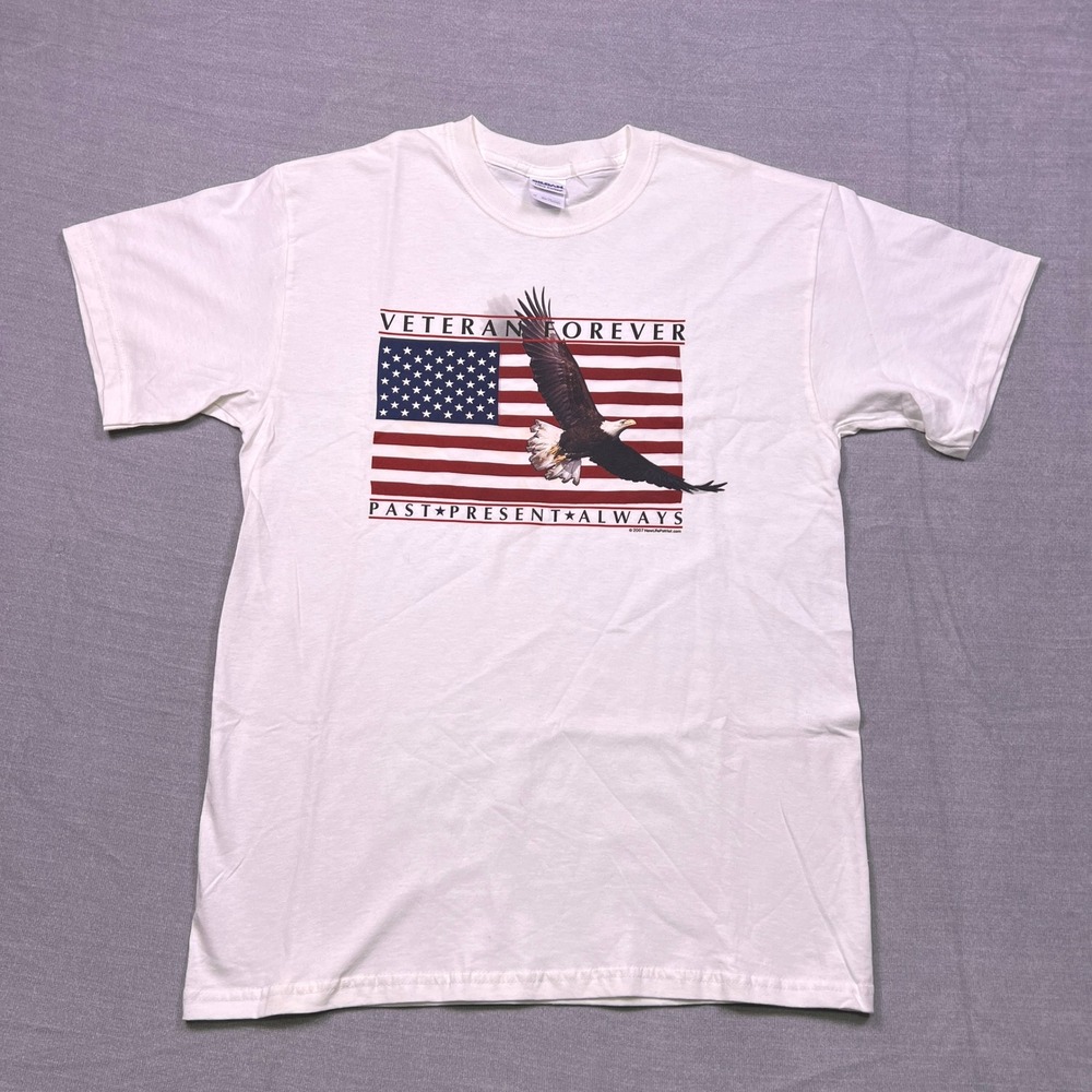 Gildan‎ Veteran Forever Eagle American Flag Patriotic T Shirt Mens Medium